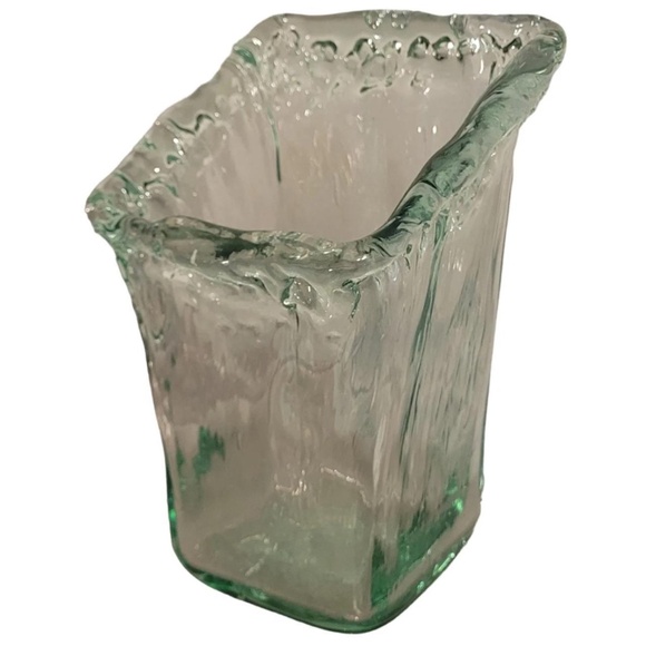 Unusual squared glass flowing water vase or crock - Picture 1 of 7